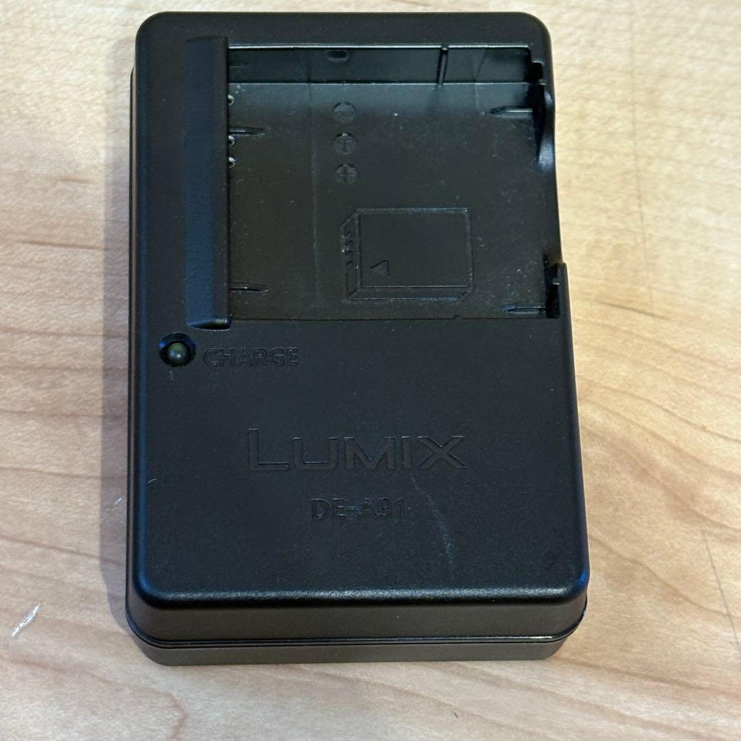 Panasonic LUMIX DMC-S2 デジカメ　充電器付属　元箱付き