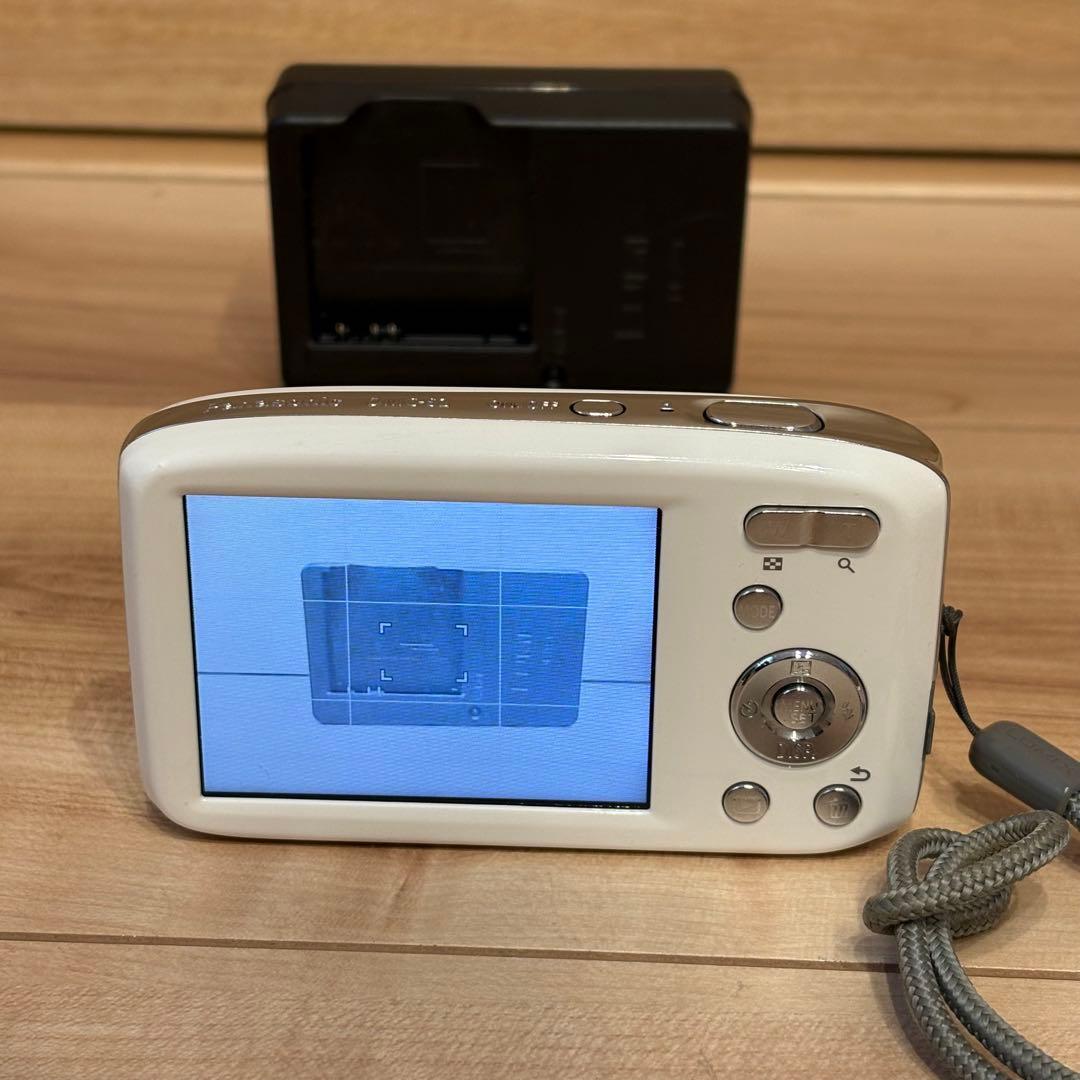 Panasonic LUMIX DMC-S2 デジカメ　充電器付属　元箱付き