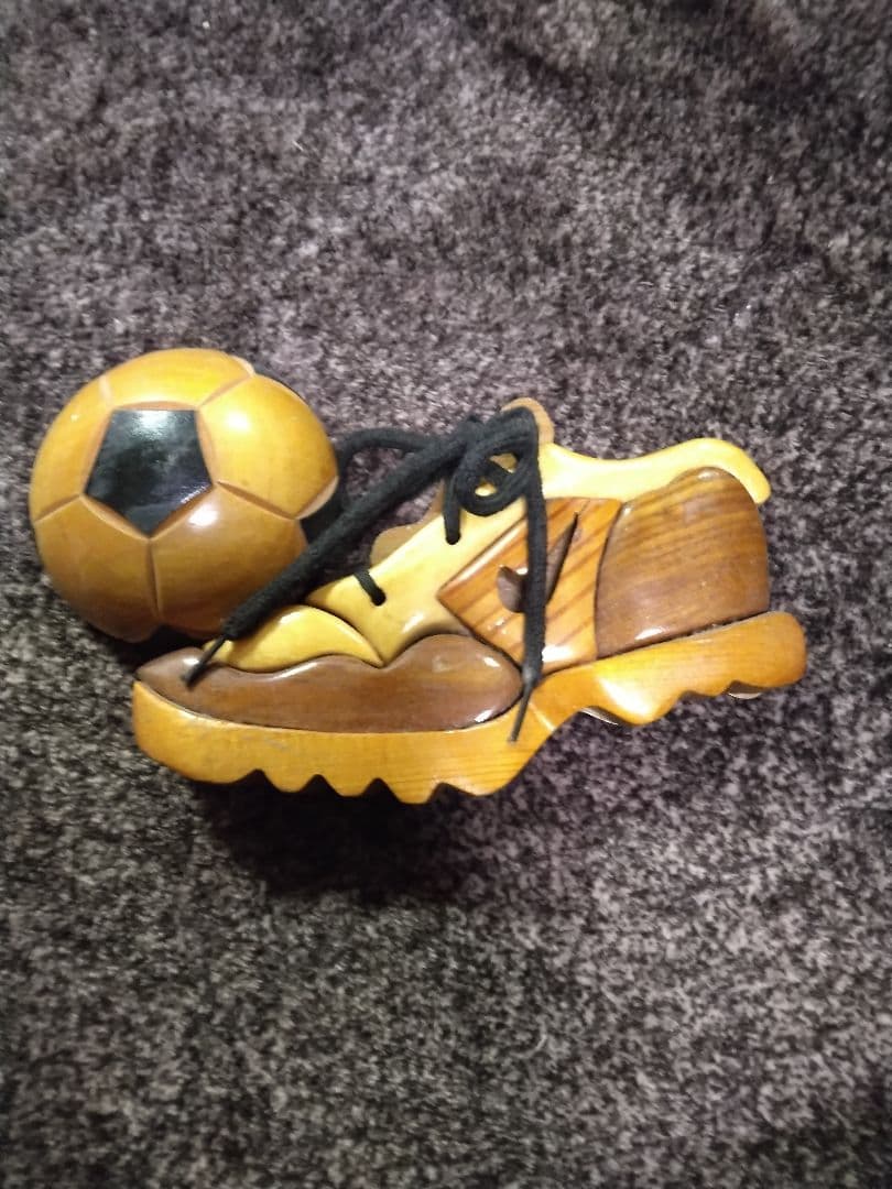 木製サッカーボール型装飾品