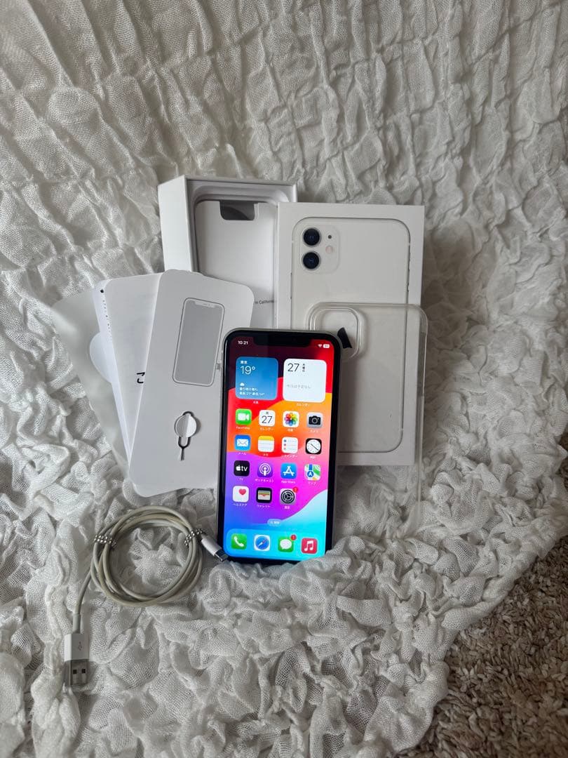 Apple　iPhone11 128G ホワイト SIMフリー クリアケースつき