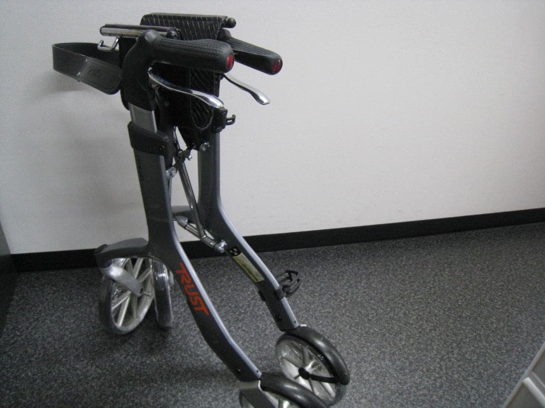 トラストケアウォーカー レッツフライ 竹虎 歩行器 歩行車