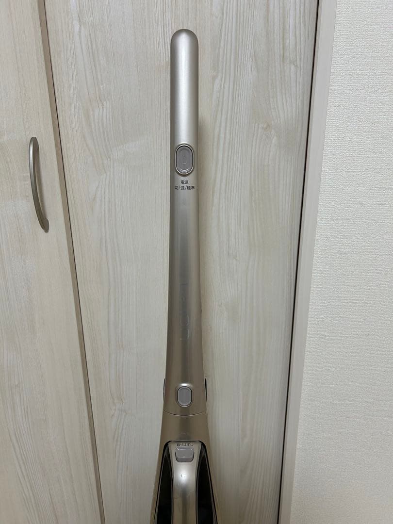 HITACHIコードレス掃除機　PV-BE200N