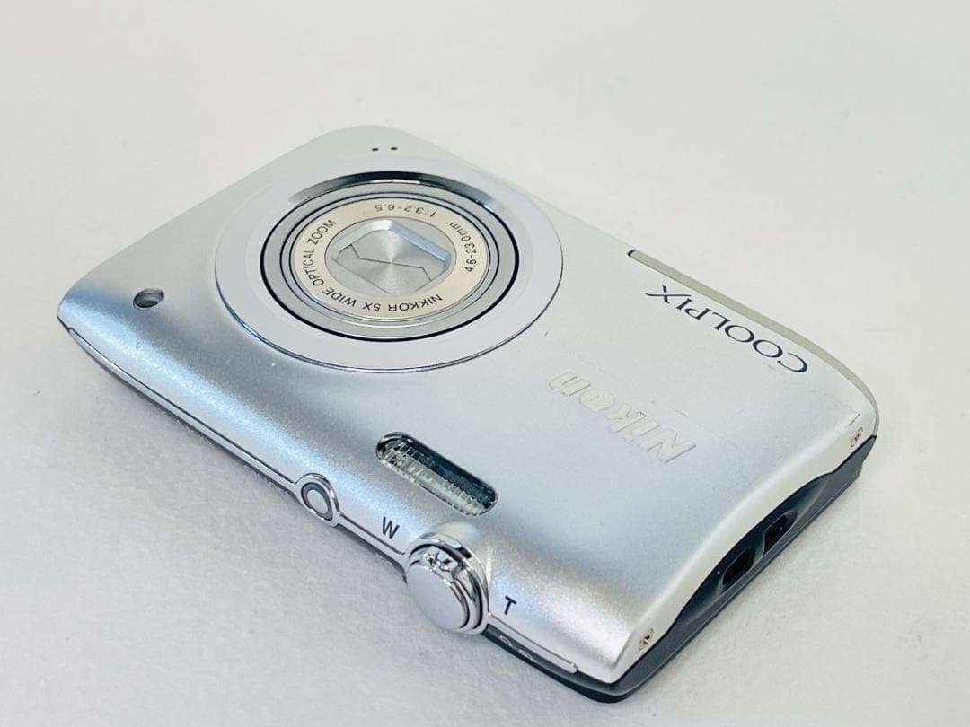 【美品】Nikon ニコン COOLPIX A100 シルバー コンデジ カメラ