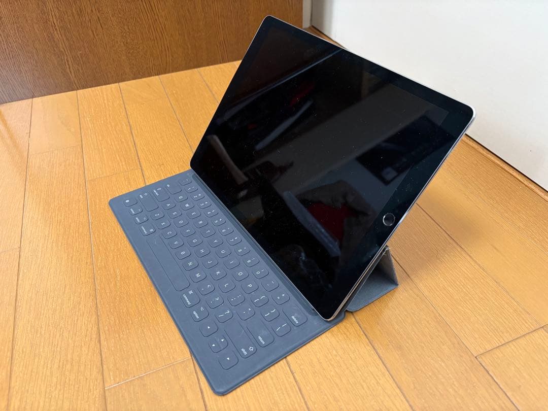 iPad シルバー 本体 + キーボード＋カバー
