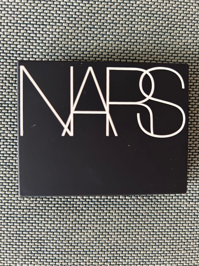 NARS トランスルーセント ライトリフレクティングパウダーとブラシ セット