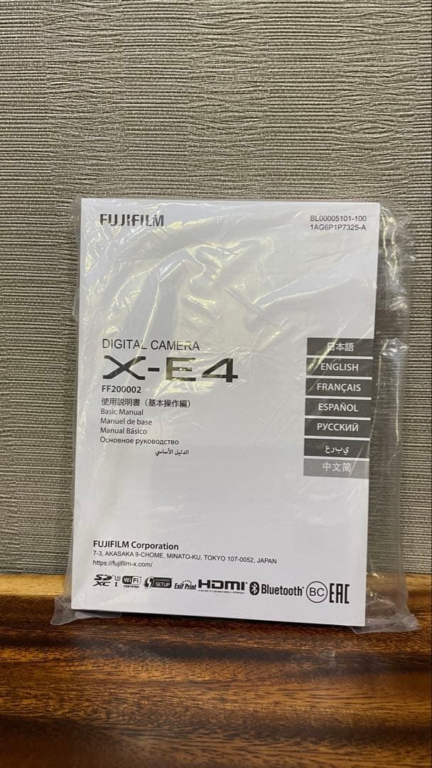 【FUJIFILM】X-E4 シルバー ボディのみ 外箱・ストラップ・取説付き