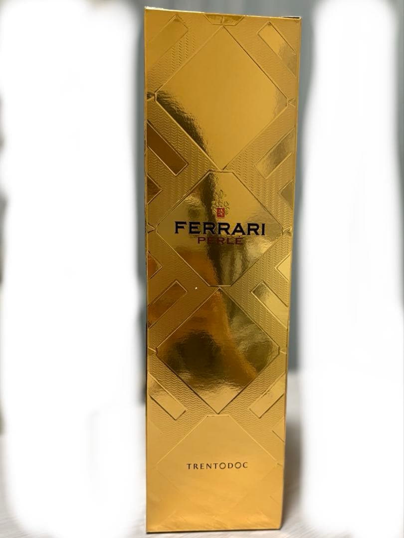 FERRARI PERLE 2018 スパークリングワイン　箱付き