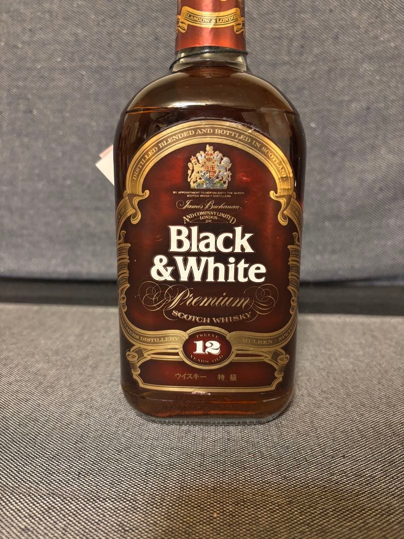 ブラック&ホワイト12年　特級　スコッチウイスキー古酒　未開封