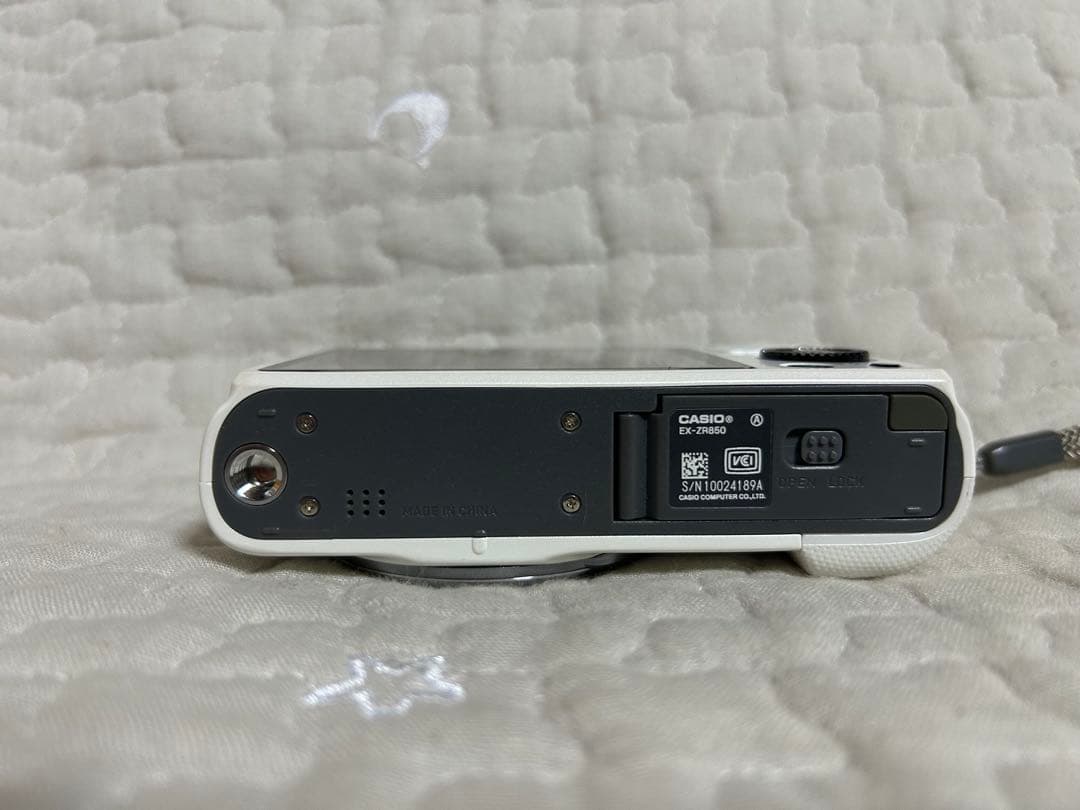 【美品】CASIO EXILIM EX-ZR850WE ホワイト デジタルカメラ