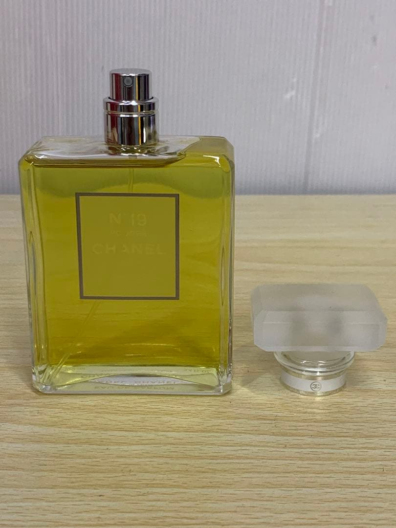 シャネル N°19 100ml オーデパルファム プードレ MM70401-4