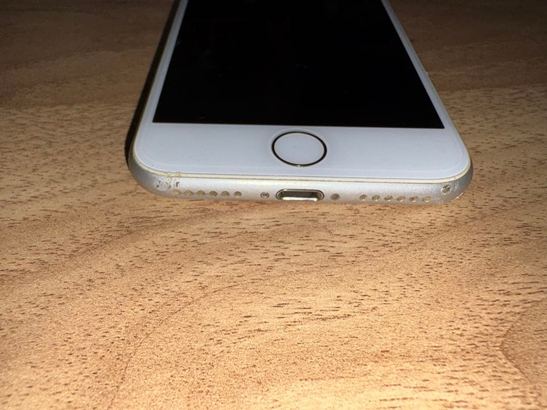 iPhone 8 64 GB シルバー