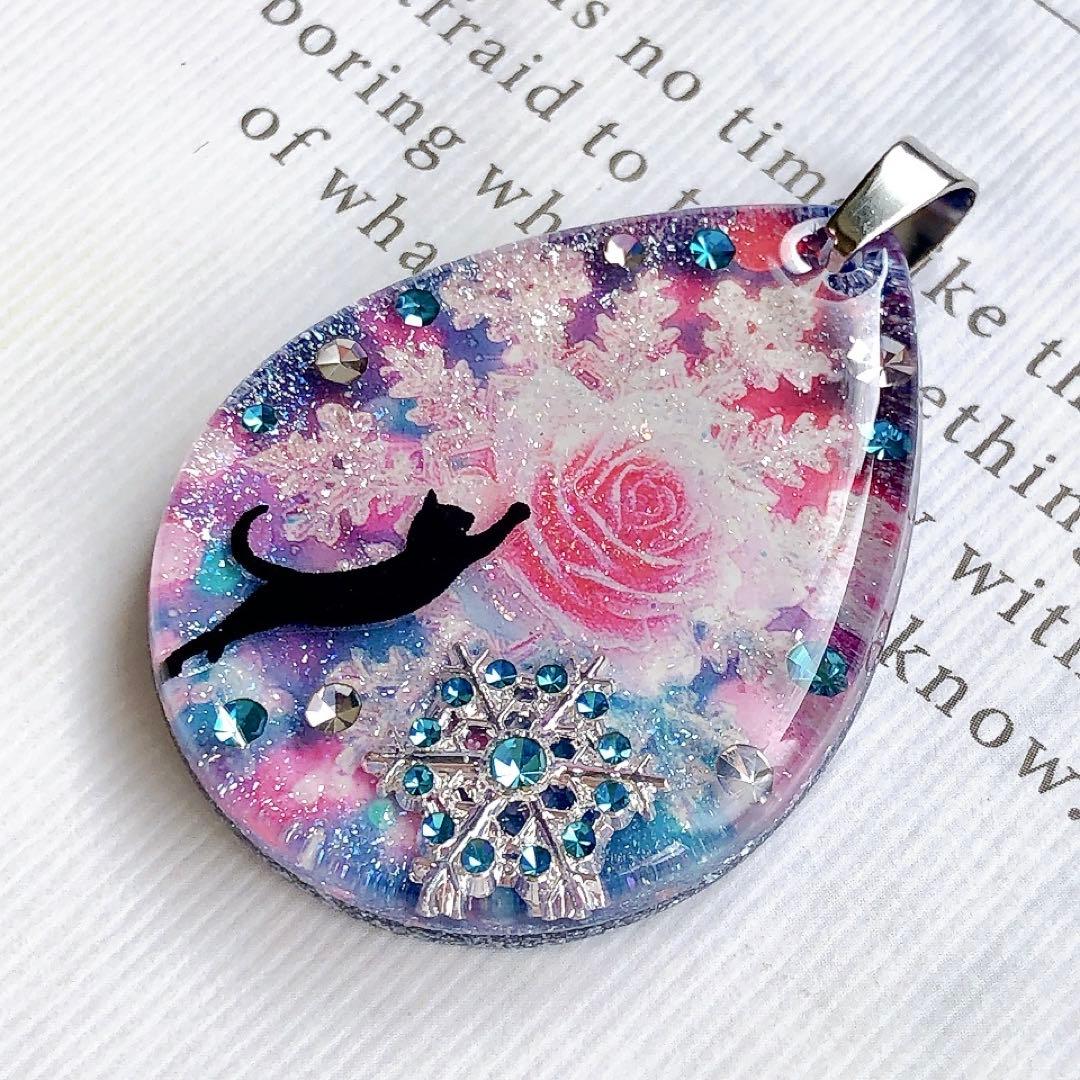 同梱値引100円❤️No.2469 レジン ペンダントトップ 猫 ネコ ねこ ♡