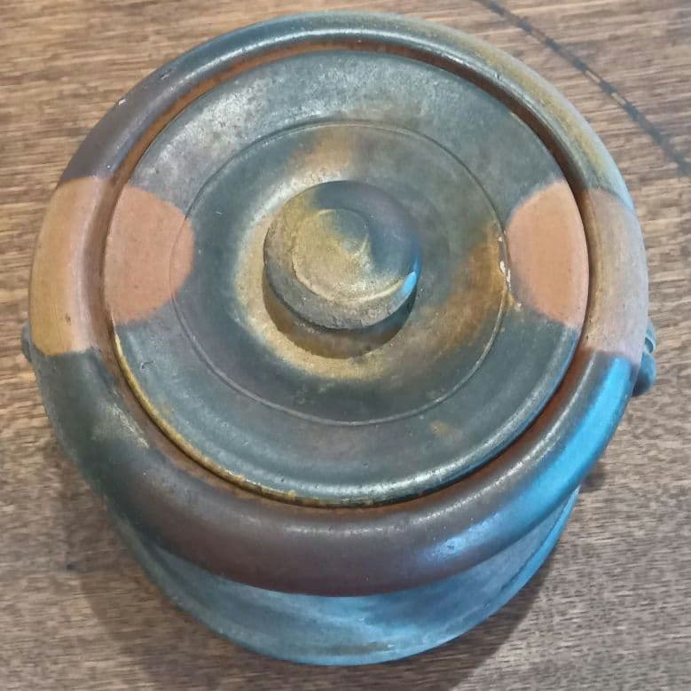 備前焼　蓋付き容器　焼き物　箱無し 陶芸