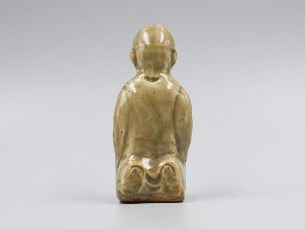 【瓷】　★ 瓷器 耀州窯青釉瓷塑人偶 ★　清朝期　紳士服飾 正座姿勢　明清磁器