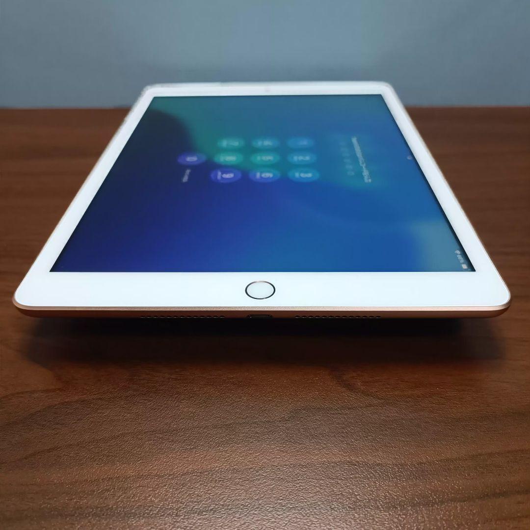 (美品) iPad 第7世代 WiFi Simフリー 32GB キーボード付き