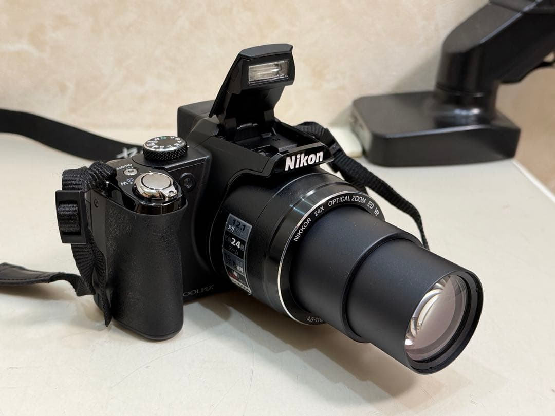 Nikon COOLPIX P90 メモリー8gbデジタルカメラ