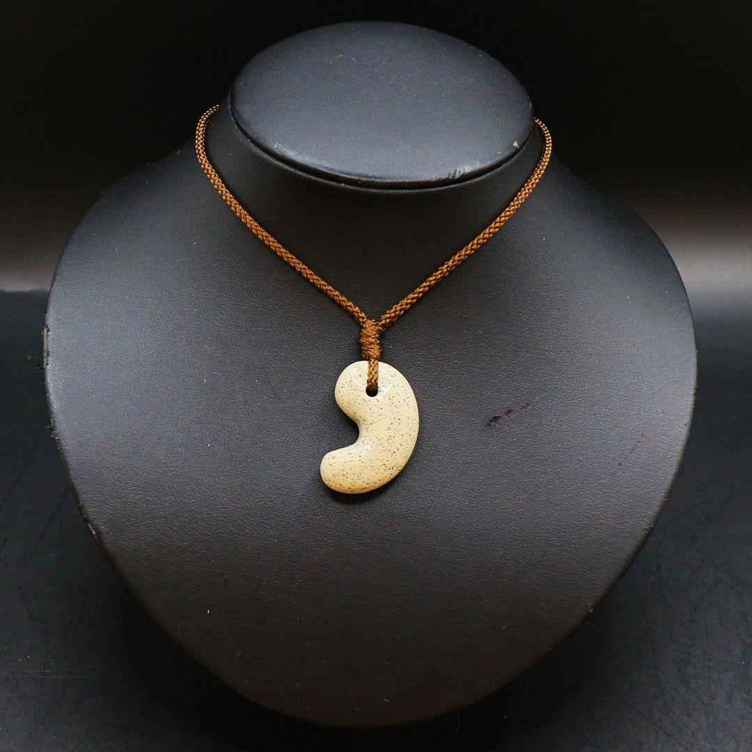 勾玉 北投石　magatama142