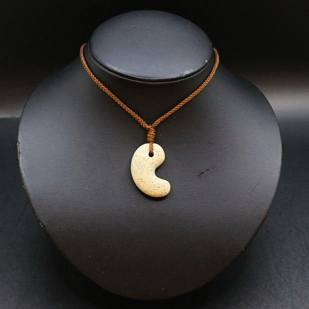 勾玉 北投石　magatama142