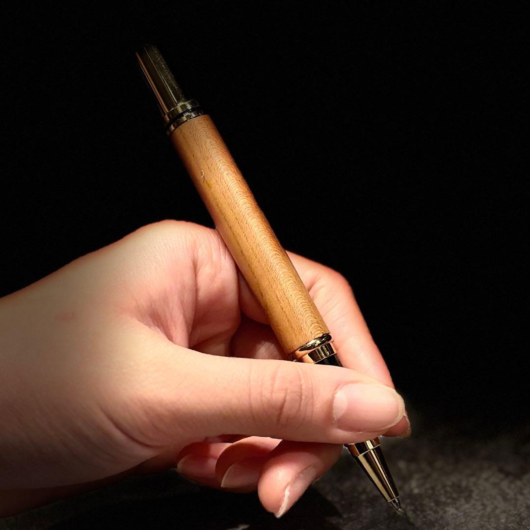 杏（あんず）ウッドボールペン。