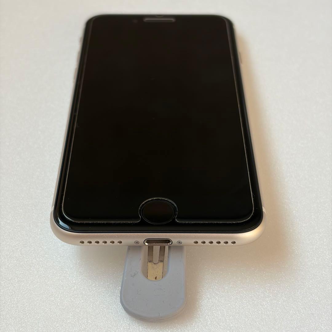 【美品】iPhoneSE3 スターライト 64GB SIMフリー