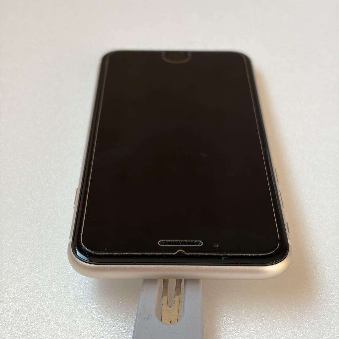 【美品】iPhoneSE3 スターライト 64GB SIMフリー