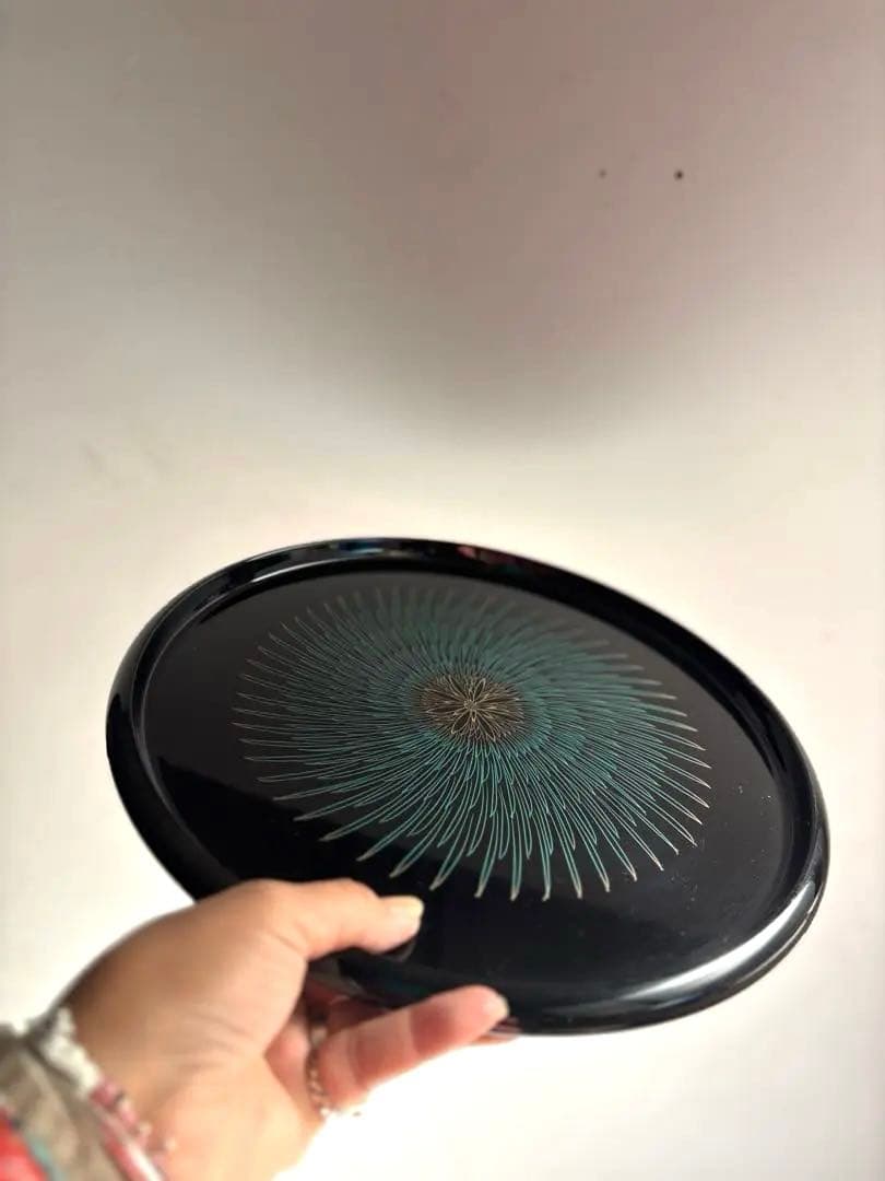 946 伝統工芸 山中漆器 青毛彫丸盆 沈金 手彫り 漆器 菊花 民芸