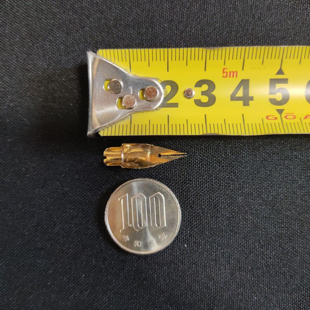 パイロット万年筆のペン先。14K-585。 14金。約0.3g。ジャンク品、潰し