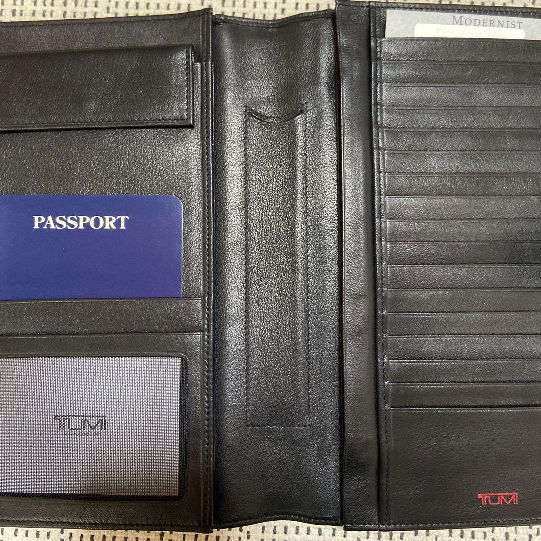 新品　TUMI オーガナイザー 黒 本革 レザー トラベルケース　カード入れ