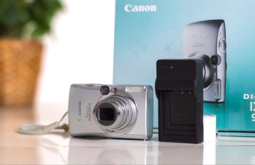 Canon Digital IXUS 970 IS シルバー 本体と充電器