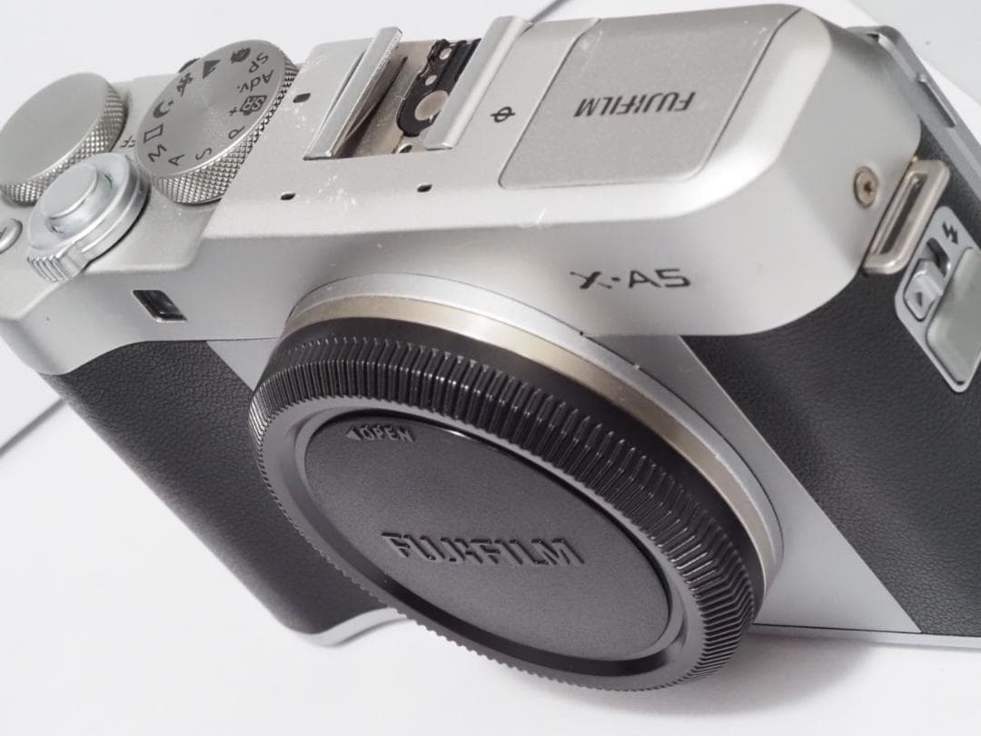 取扱説明書付き！　FUJIFILM ミラーレス一眼 X-A5ボディ
