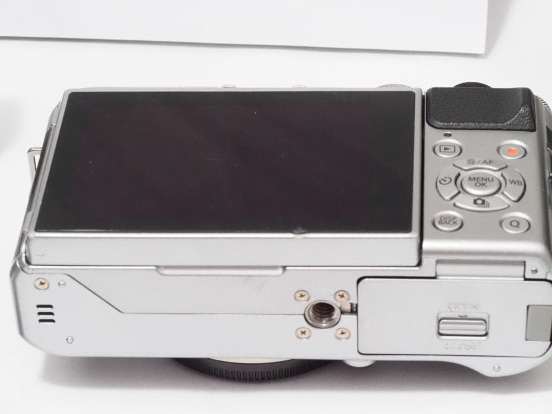 取扱説明書付き！　FUJIFILM ミラーレス一眼 X-A5ボディ