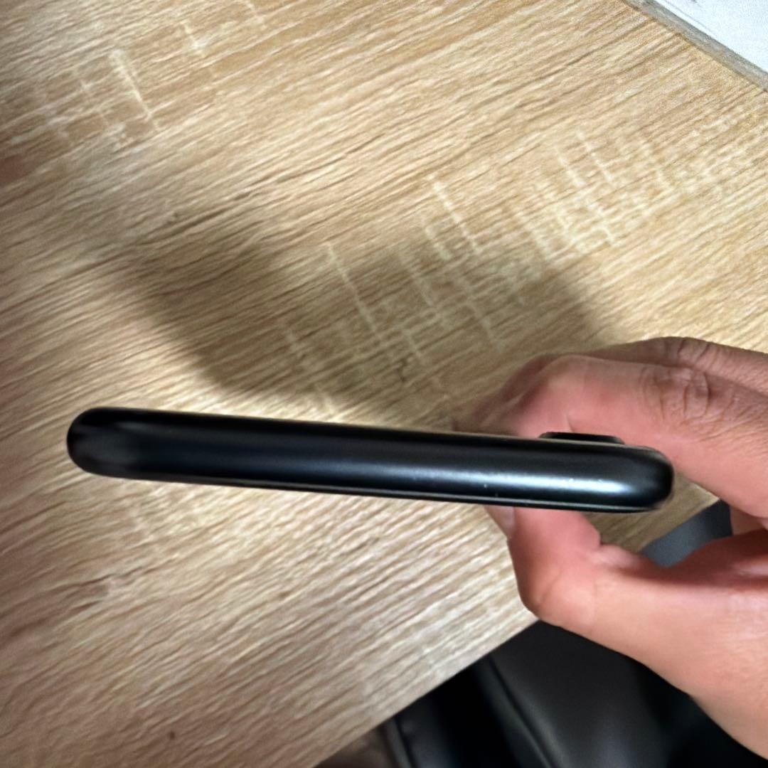 Apple iPhone SE第2世代 ブラック本体