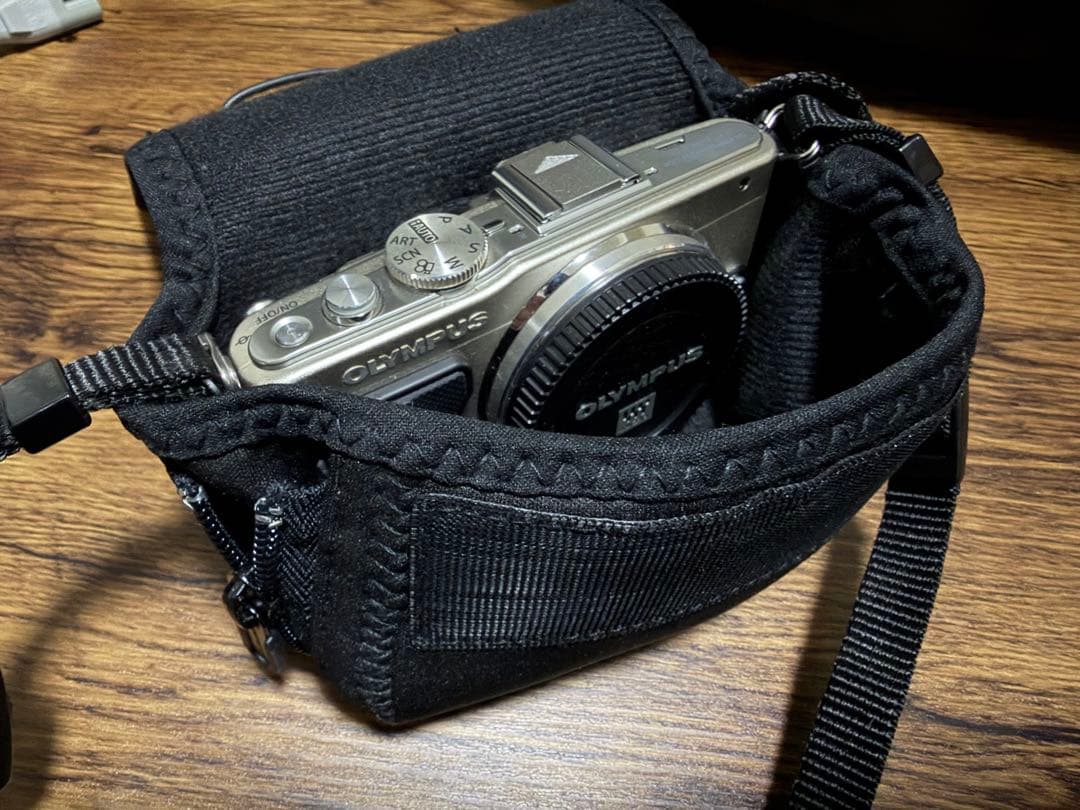 Olympus PEN Lite E-PL5 ダブルズームキット 単焦点レンズ付