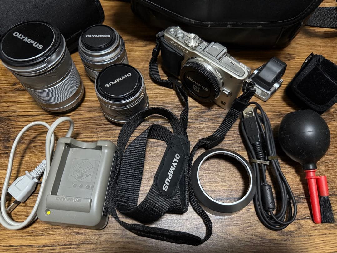 Olympus PEN Lite E-PL5 ダブルズームキット 単焦点レンズ付