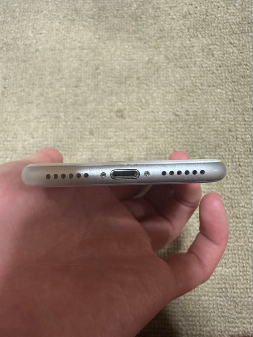 iPhone8 シルバー 64GB SIMロックあり(au)
