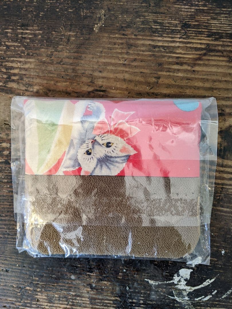 アンティーク着物リメイク猫　布製小物入れ