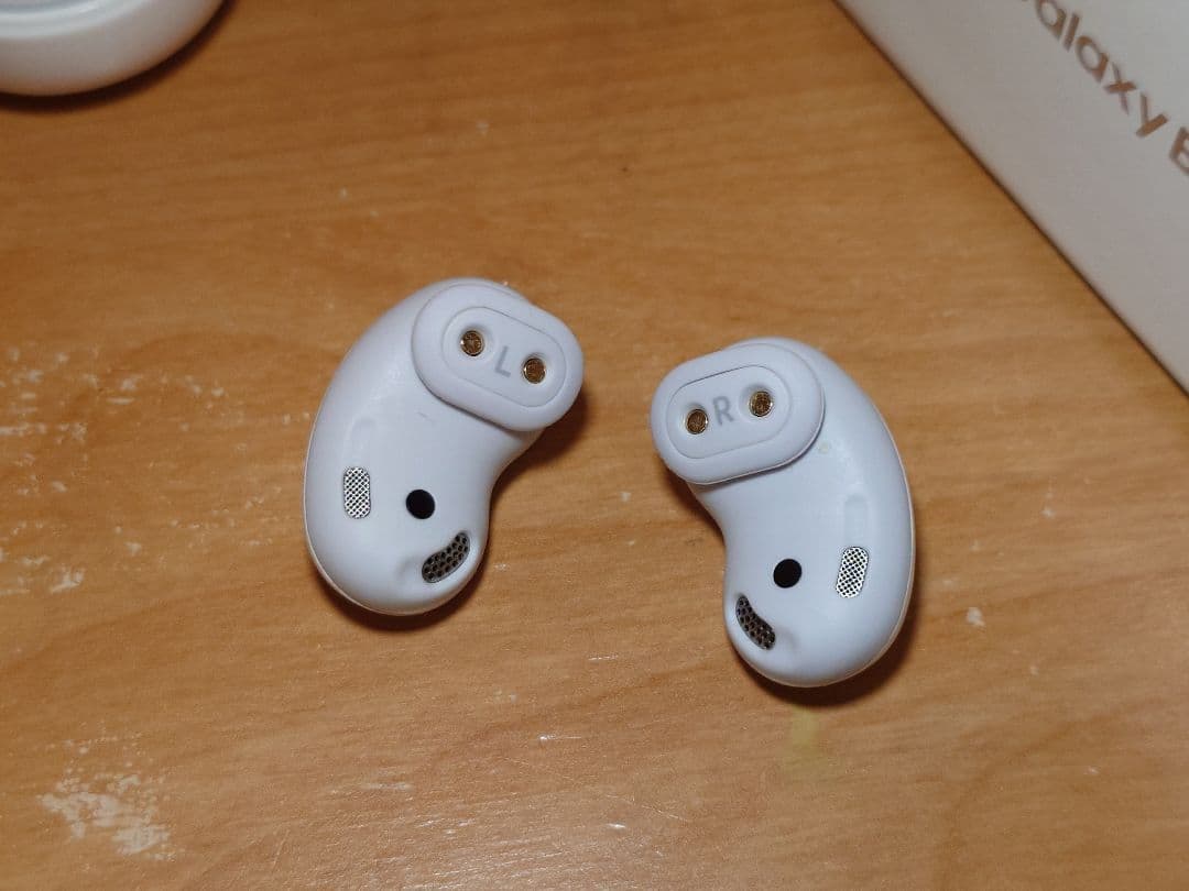 Galaxy Buds Live ホワイト
