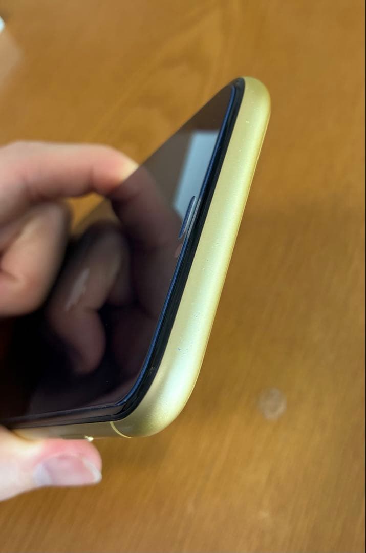 iPhone11 イエロー 64GB 最大容量76% simフリー