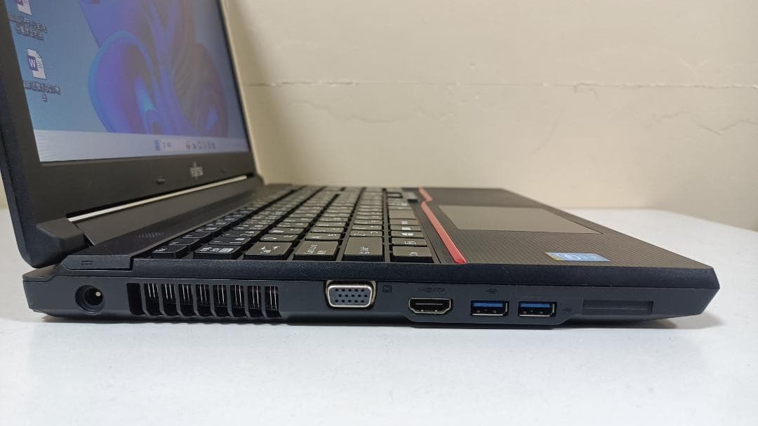 ノートパソコンFUJITSU第四世代Core i3 SSD128G メモリ8G