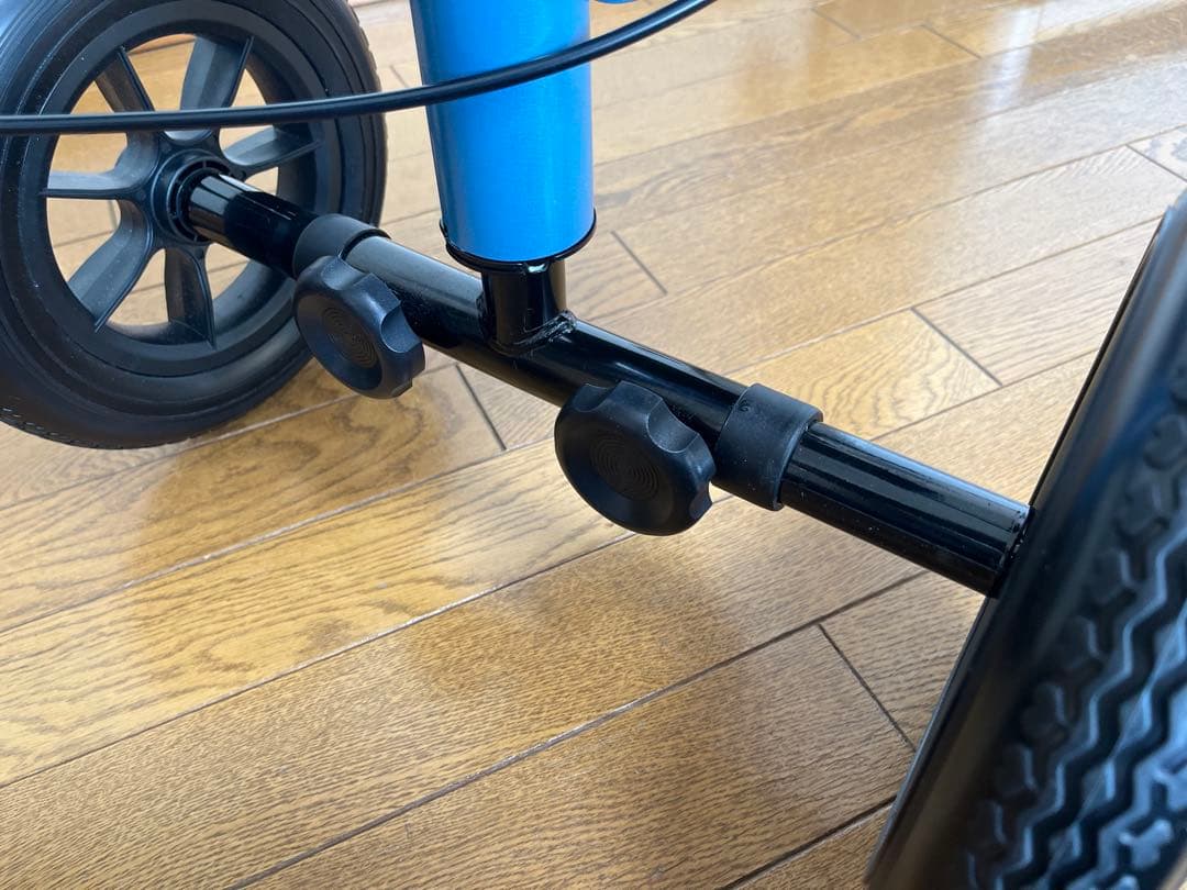 歩行補助器具　足置き付き バッグ付き