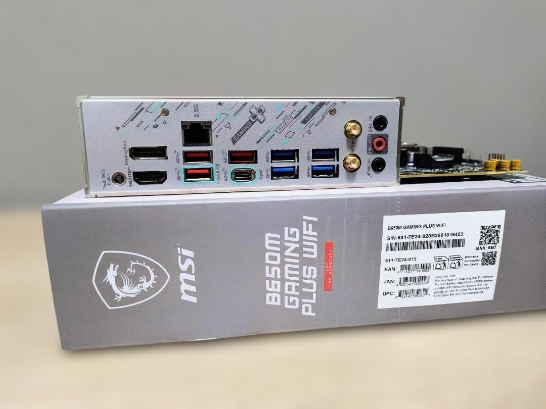 MSI B550M GAMING PLUS WIFI 本体