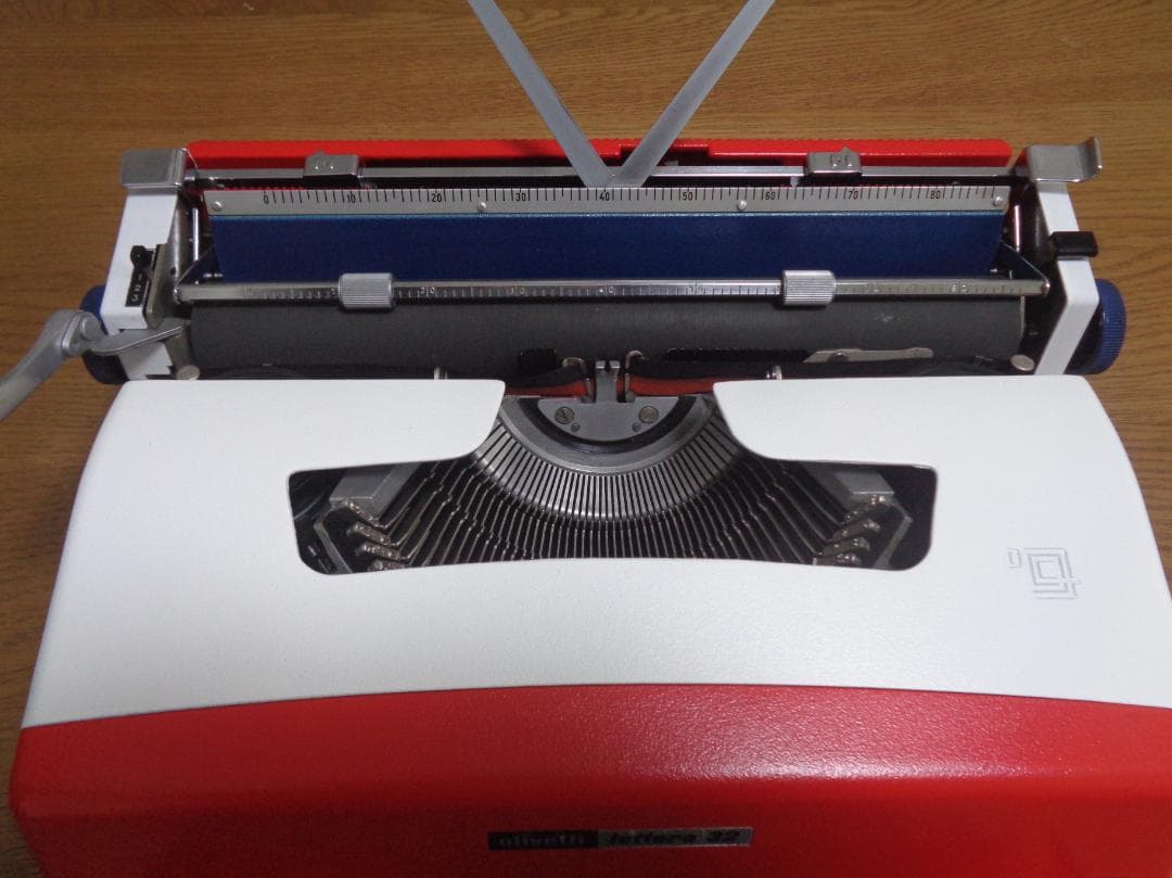 完動品　olivetti lettera32 タイプライター　トリコロールカラー