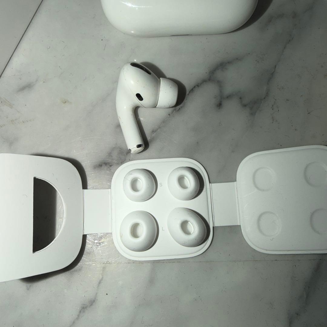 AirPods Pro 本体 充電ケース付き 左耳とケースのみ 第1世代
