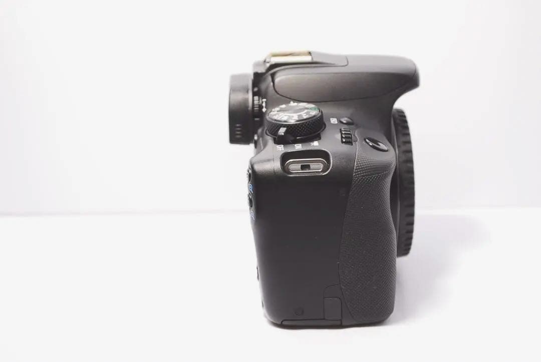 Canon Kiss X7 一眼レフ ダブルレンズ　高画質　軽量　コンパクト☘️