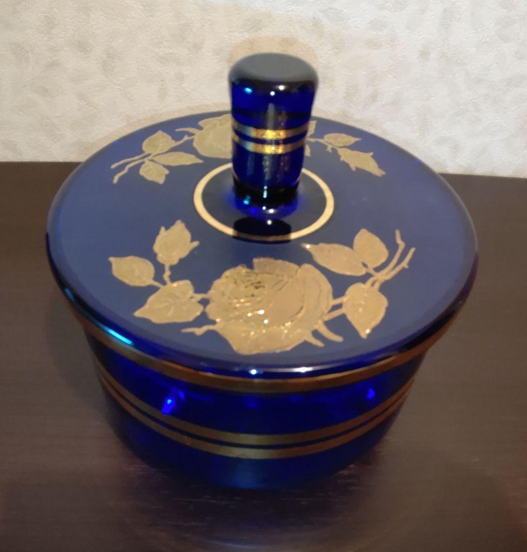 ボヘミアガラス ブルー 金彩 薔薇模様 蓋付き 三つ足 チェコ