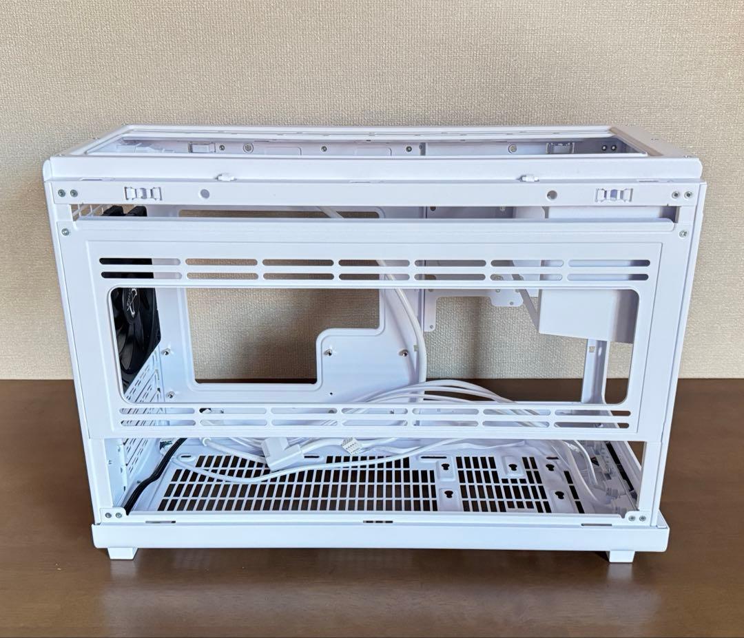 LIAN LI A3-mATX-WDG ファン付きWhite PCケース