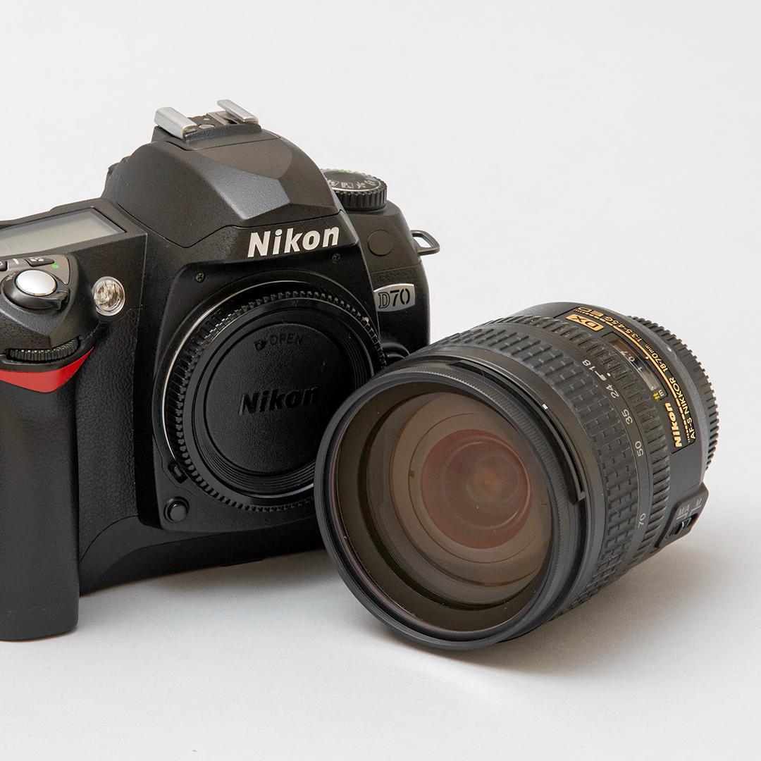 Nikon D70 デジタル一眼レフカメラレンズキット