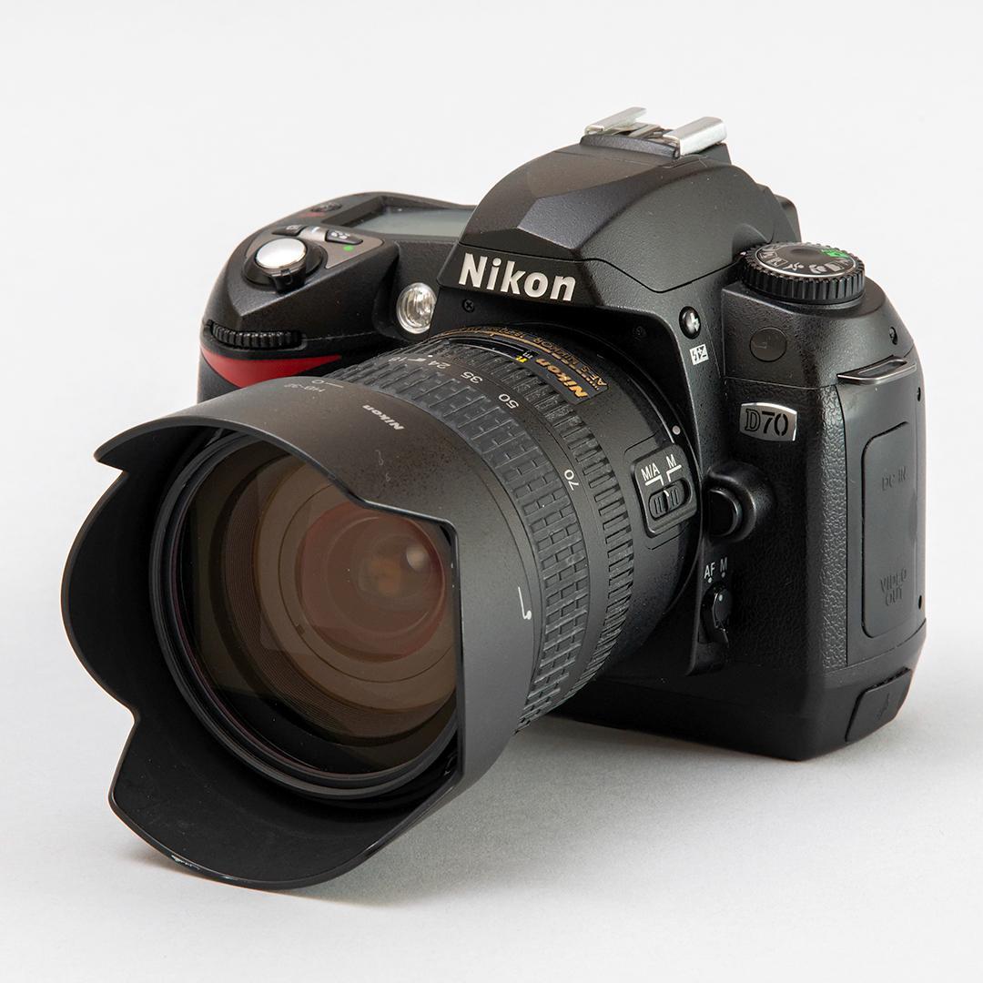 Nikon D70 デジタル一眼レフカメラレンズキット