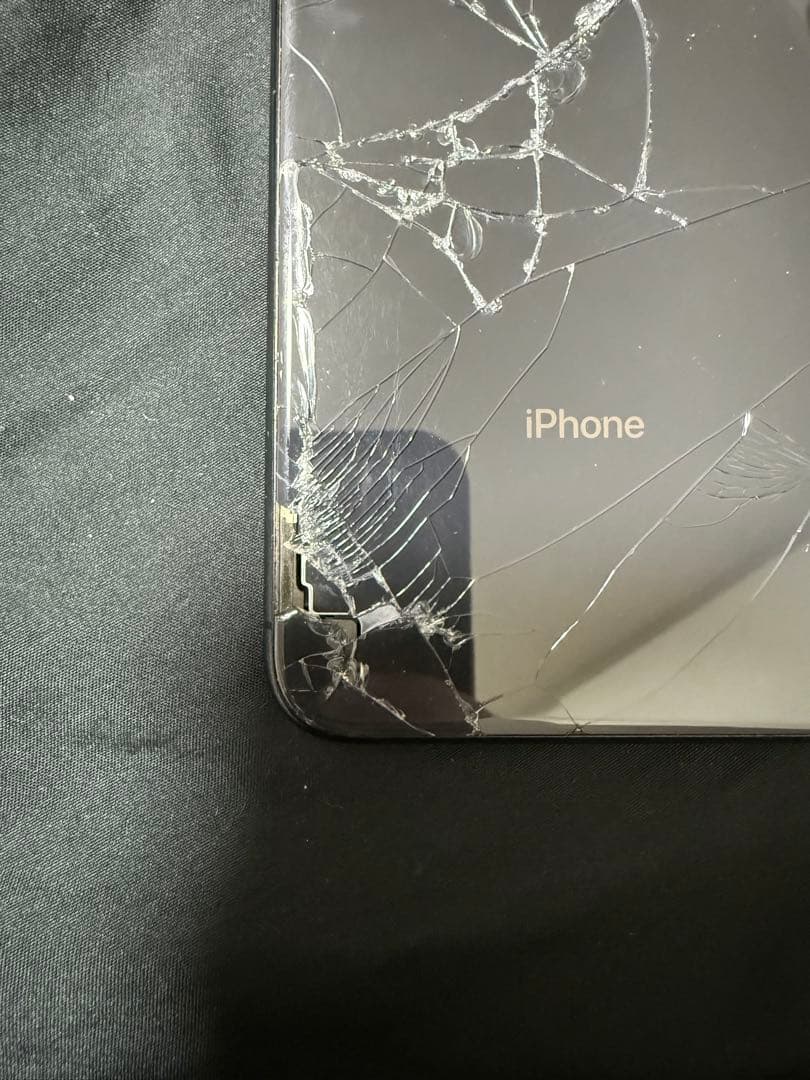 iPhone Xs max 背面ひび割れ
