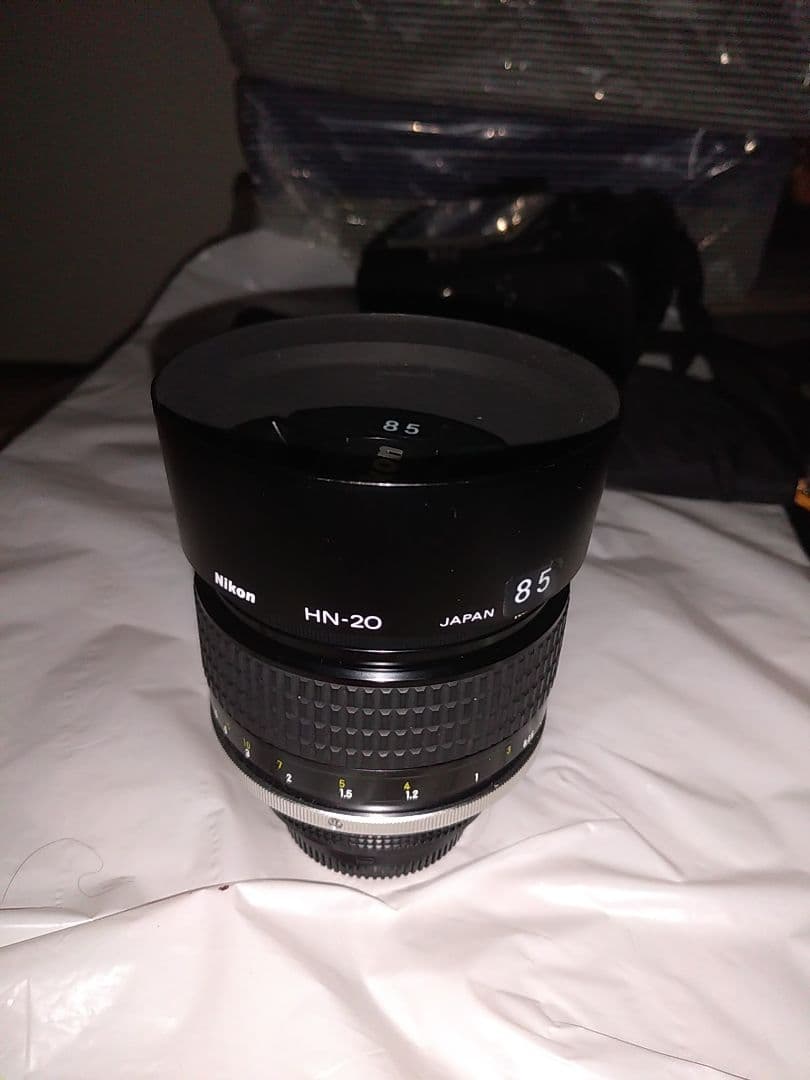 Ai-S Nikkor 85ミリ F1.4 美品(純正フード付)